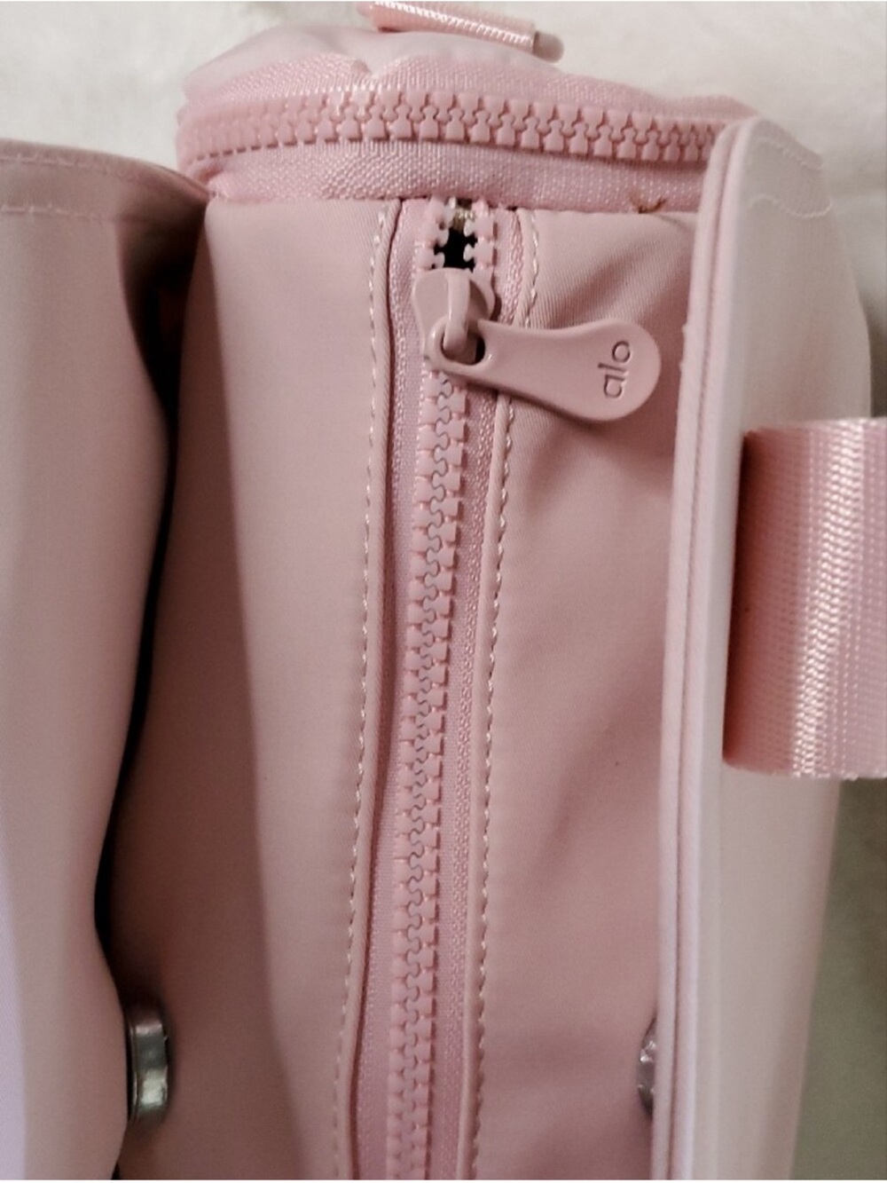 NWT ALO Yoga Pink Mini Duffle Crossbody Bag Shoulder Strap - Picture 7 of 9